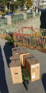 Detail der Befestigung mit fix installierten Ratschen-Spanngurten